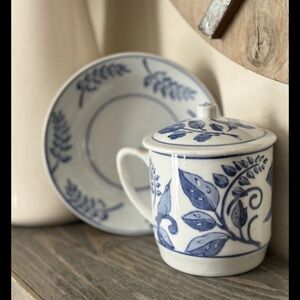 Williams Sonoma White and Blue Floral Lidded Tea Mug with Saucer